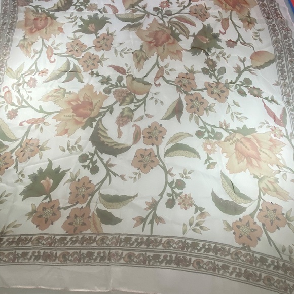 Vintage Floral Scarf in Soft Tones - Picture 4 of 6